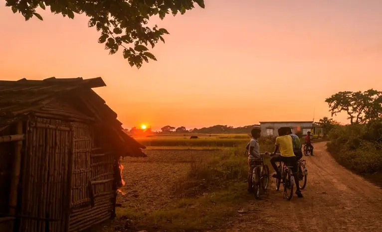 city life and rural life paragraph